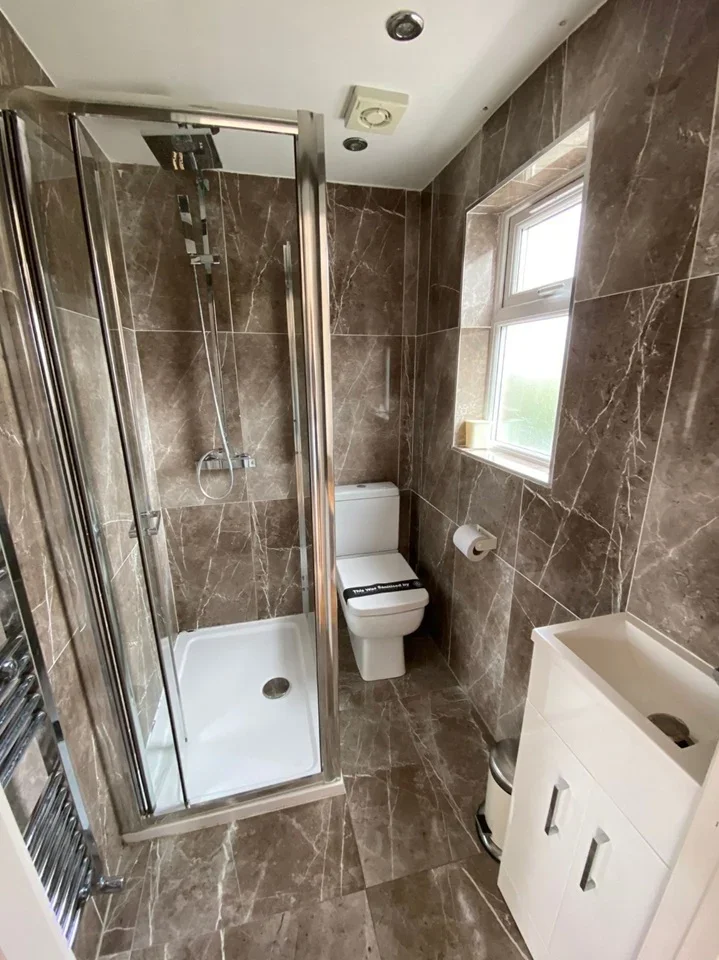 Room Bowdon Road in Greater London