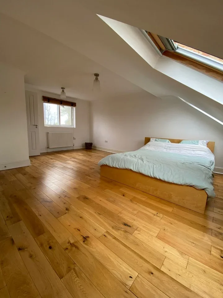Room Bowdon Road in Greater London