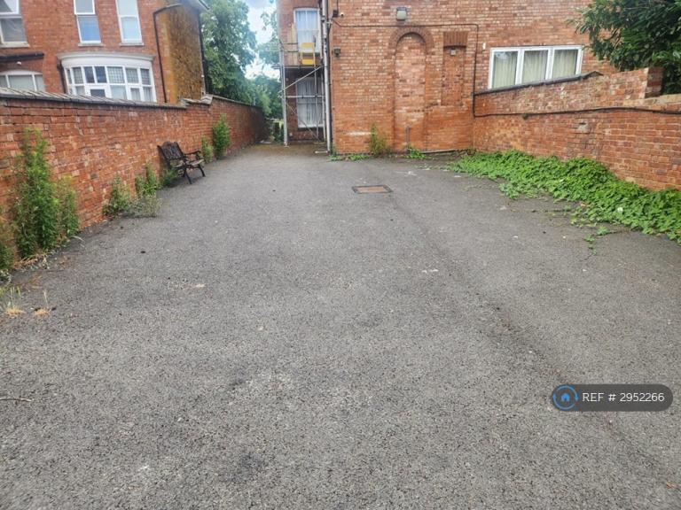 Room Saint Georges Avenue in Northampton