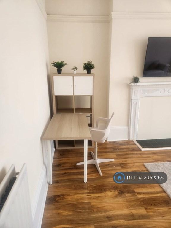 Room Saint Georges Avenue in Northampton