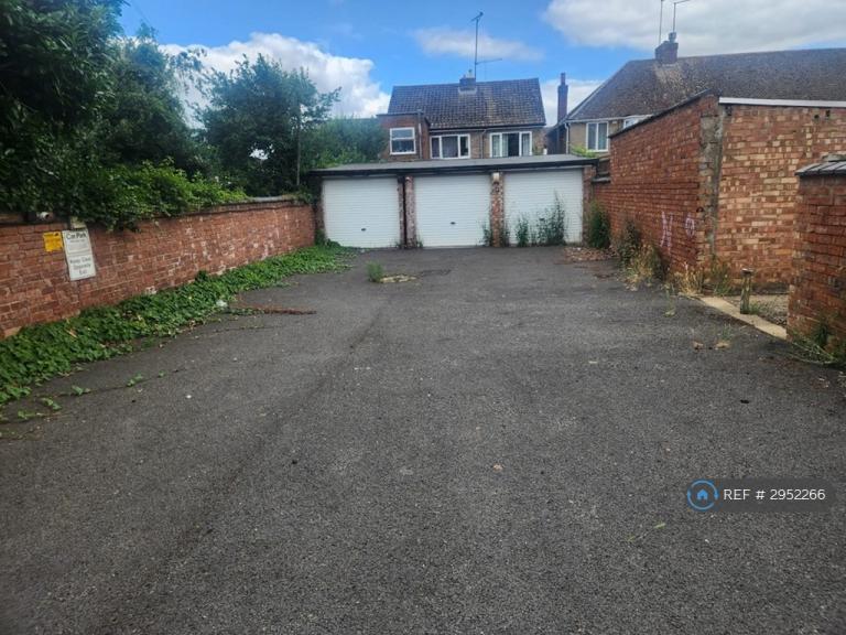 Room Saint Georges Avenue in Northampton