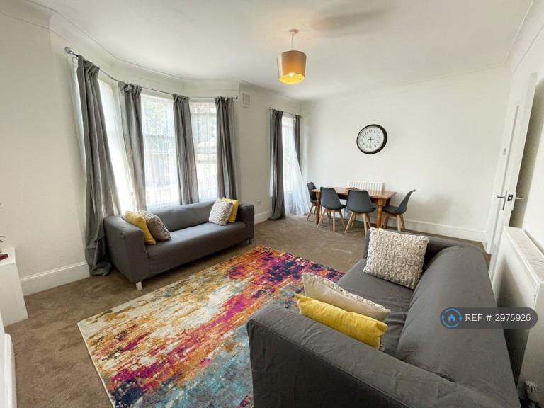 Flat St. Swithun's Road in Greater London
