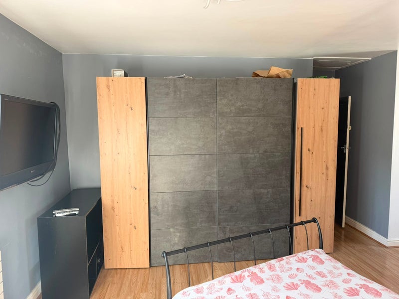 Room Ainslie Wood Road in Greater London