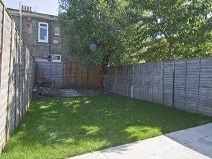 Flat Dames Road in Greater London