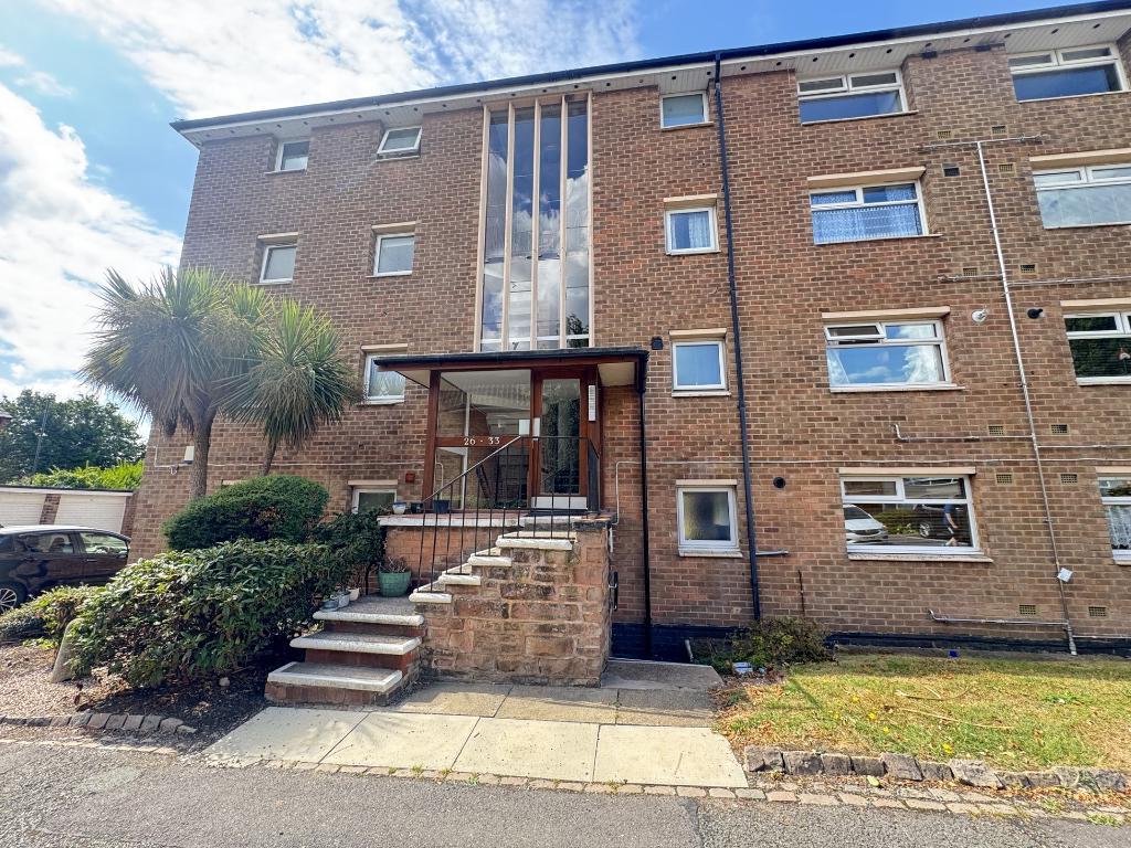 Flat Lordswood Square in Birmingham