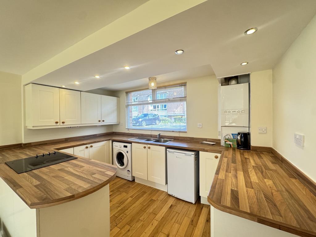 Flat Lordswood Square in Birmingham