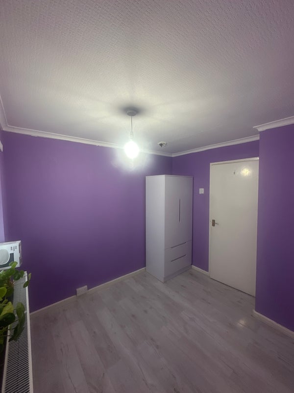 Room The Upway in Basildon