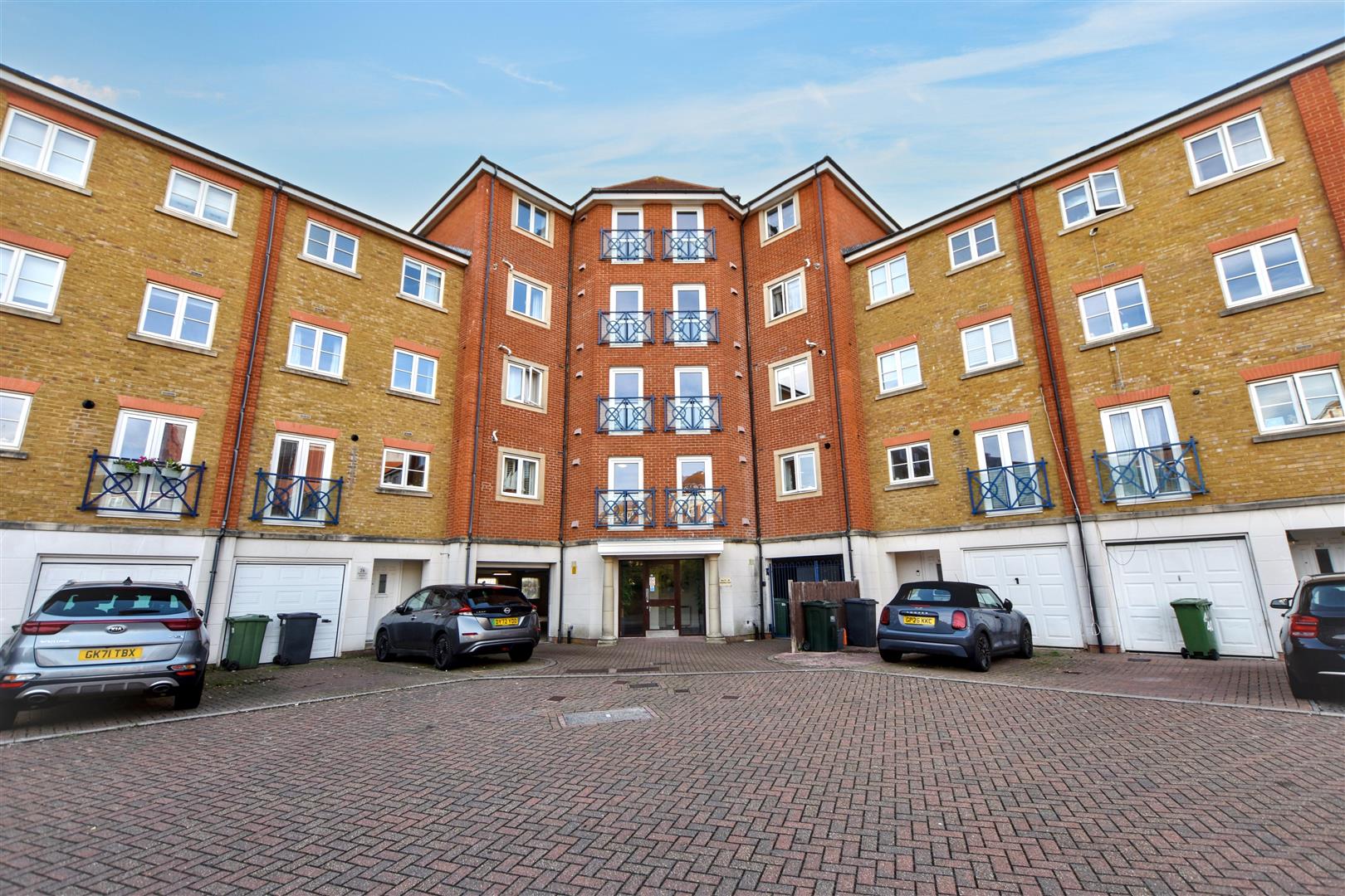 Flat Dominica Court in Eastbourne