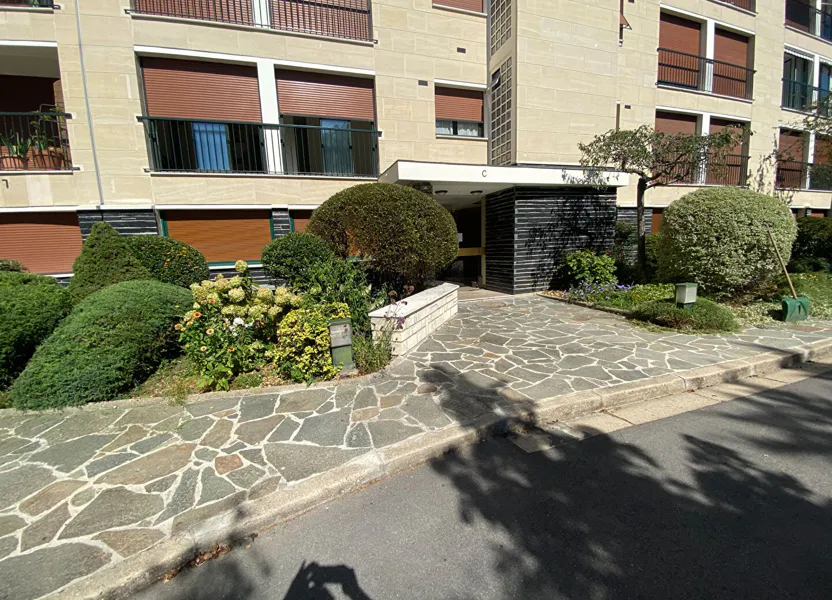 Flat Avenue de la Belle Gabrielle in Nogent-sur-Marne