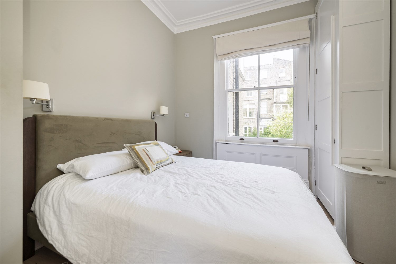 Flat Alexander Street in City of Westminster
