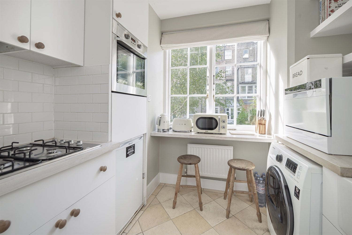 Flat Alexander Street in City of Westminster