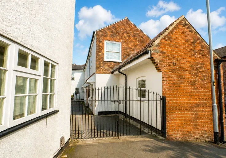 Flat Barroon in Derby