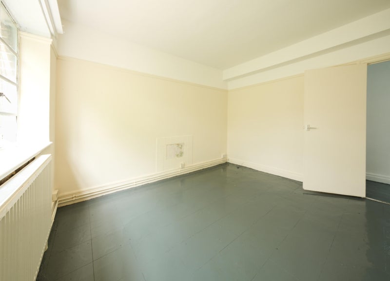 Flat Fortrose Gardens in Greater London