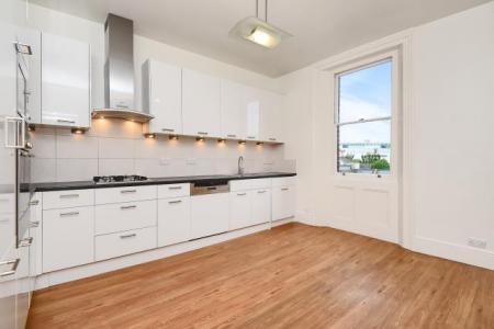 Flat Royal Crescent in Greater London
