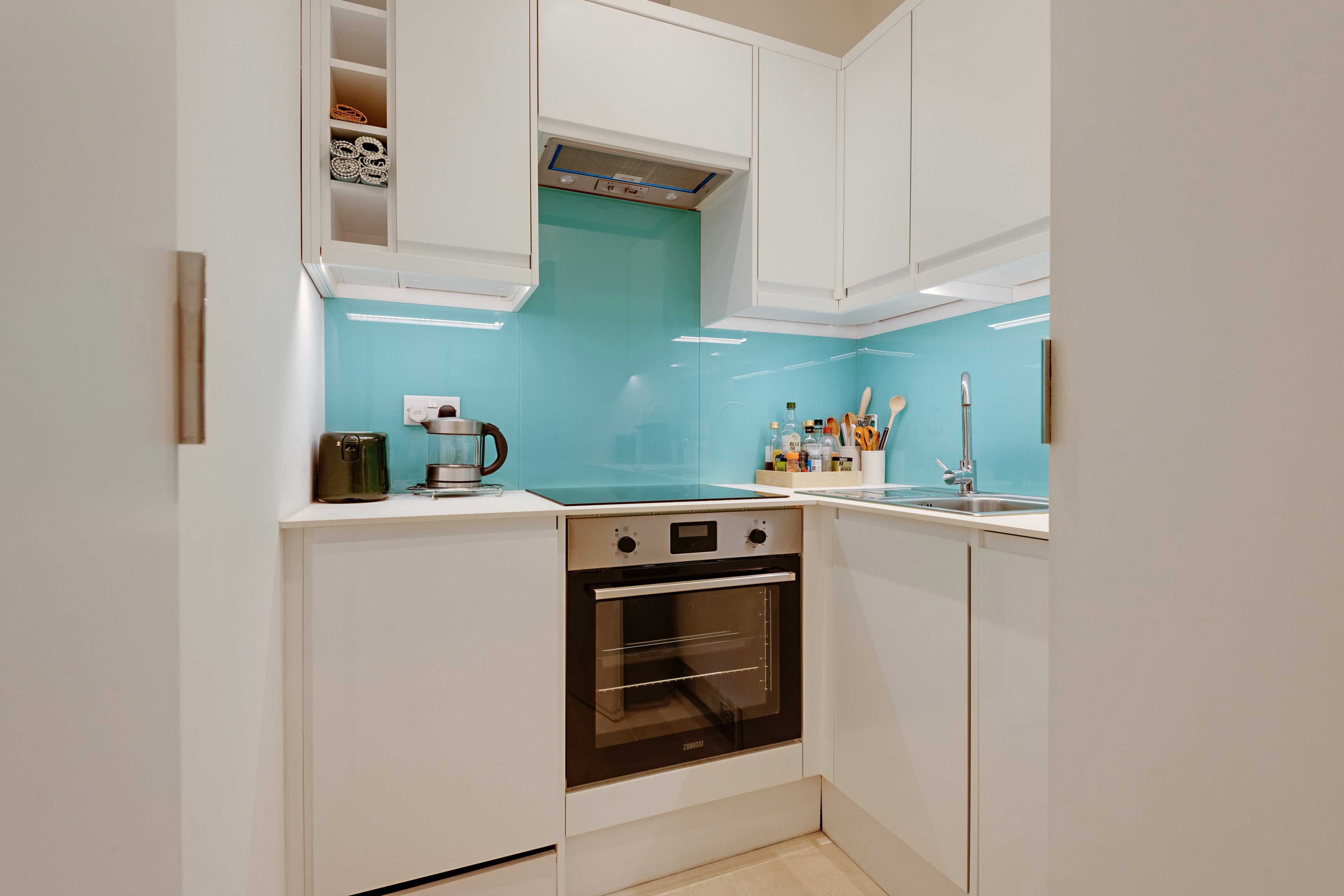 Flat Clifton Gardens in City of Westminster