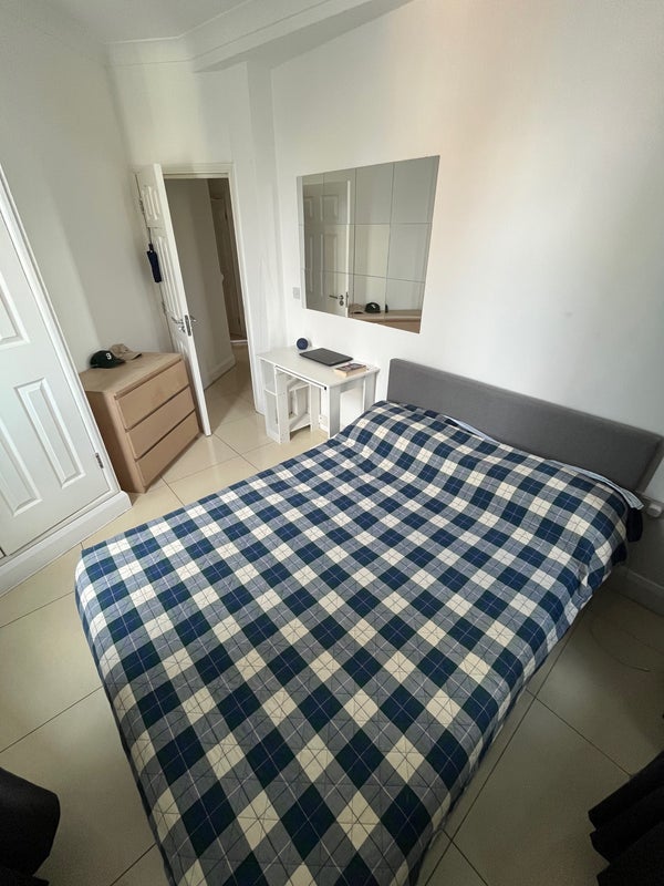 Room Commercial Street in Greater London