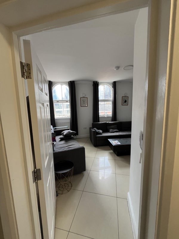 Room Commercial Street in Greater London