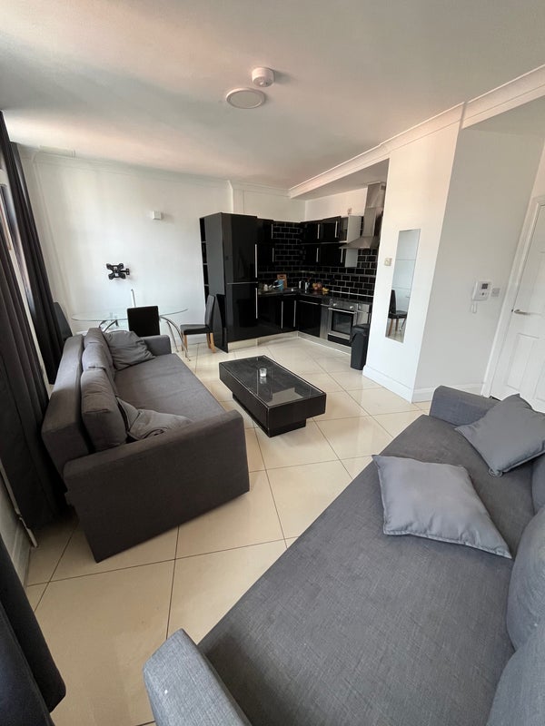 Room Commercial Street in Greater London