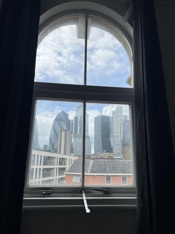 Room Commercial Street in Greater London