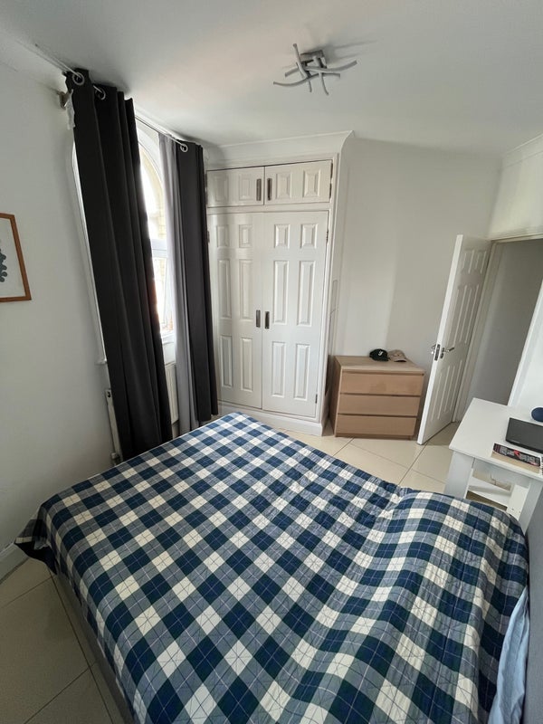 Room Commercial Street in Greater London