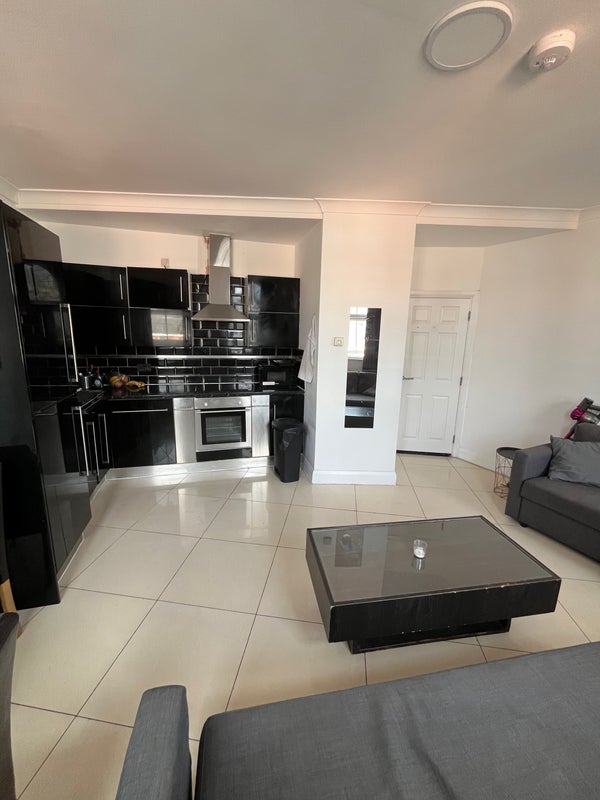 Room Commercial Street in Greater London