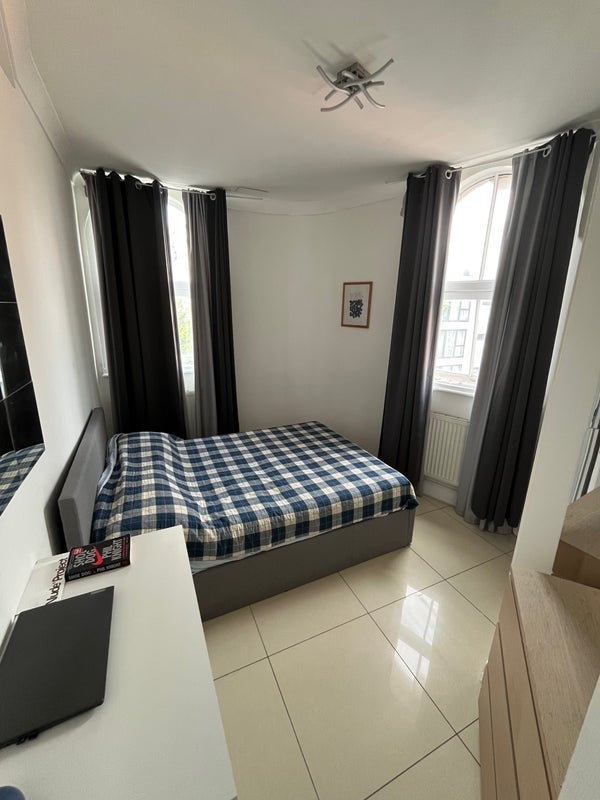 Room Commercial Street in Greater London