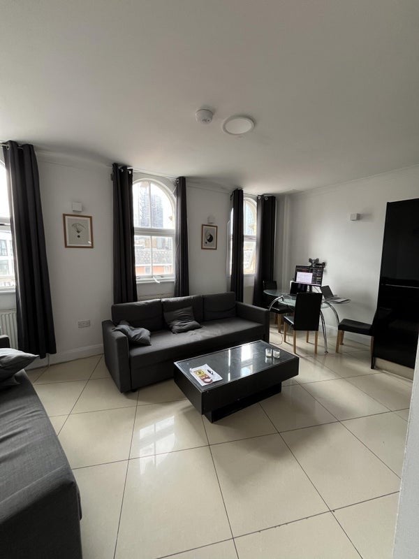 Room Commercial Street in Greater London