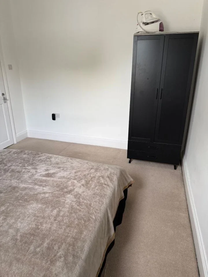 Room Stroud Road in Greater London