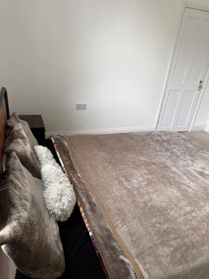 Room Stroud Road in Greater London