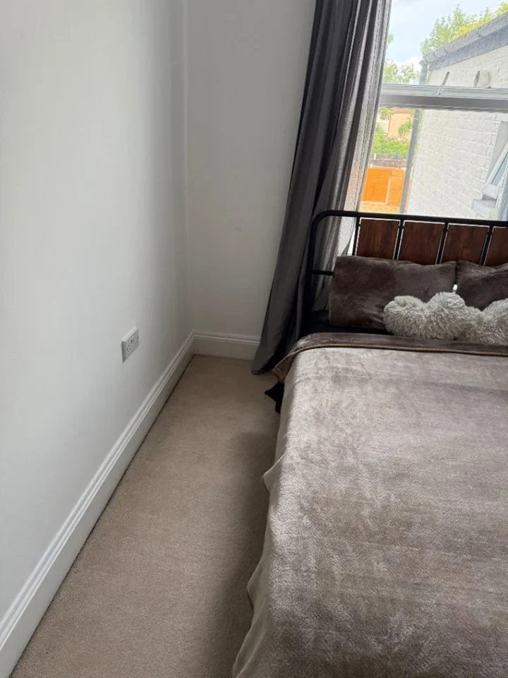Room Stroud Road in Greater London