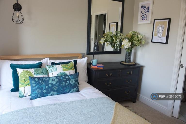 Room Stanwell Road in Borough of Spelthorne