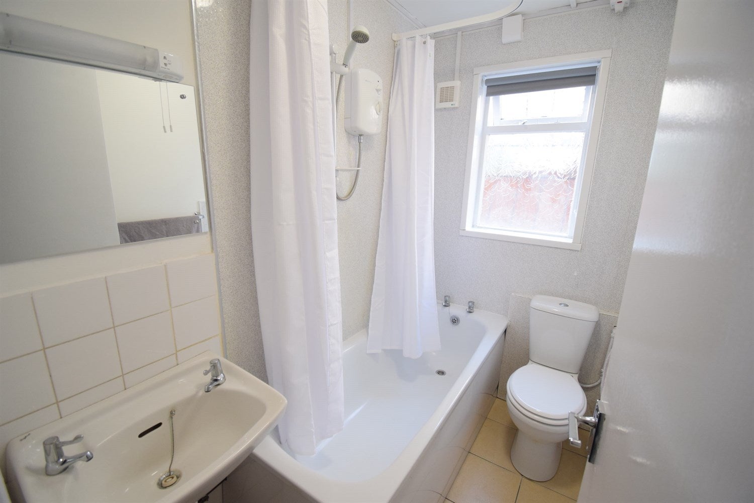 Flat Whitchurch Road in Cardiff