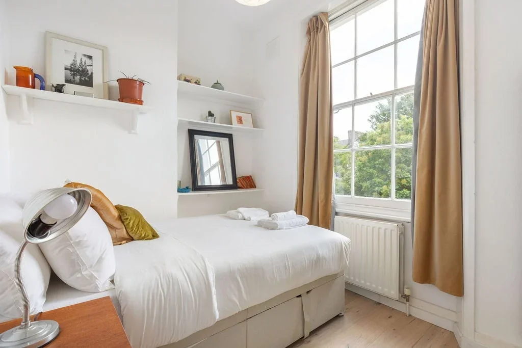 Flat Pyrland Road in Greater London