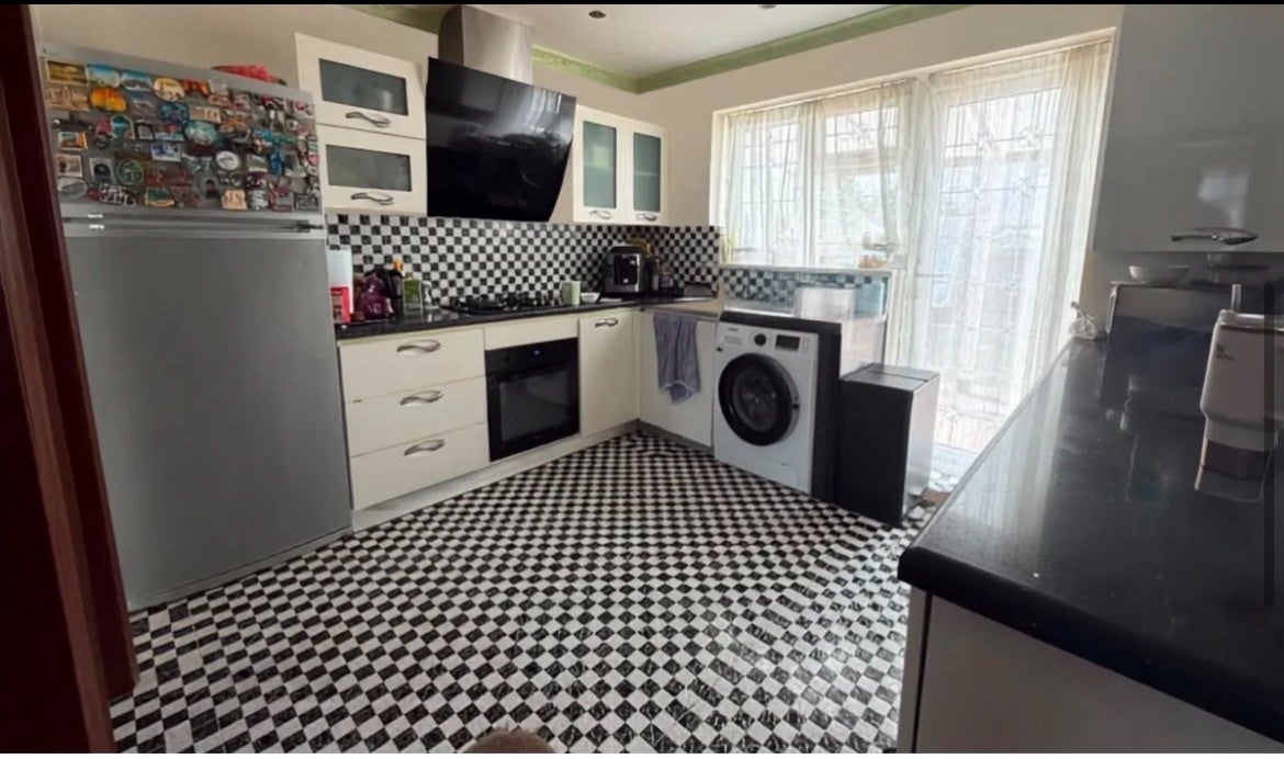 House Waterside Close in Greater London