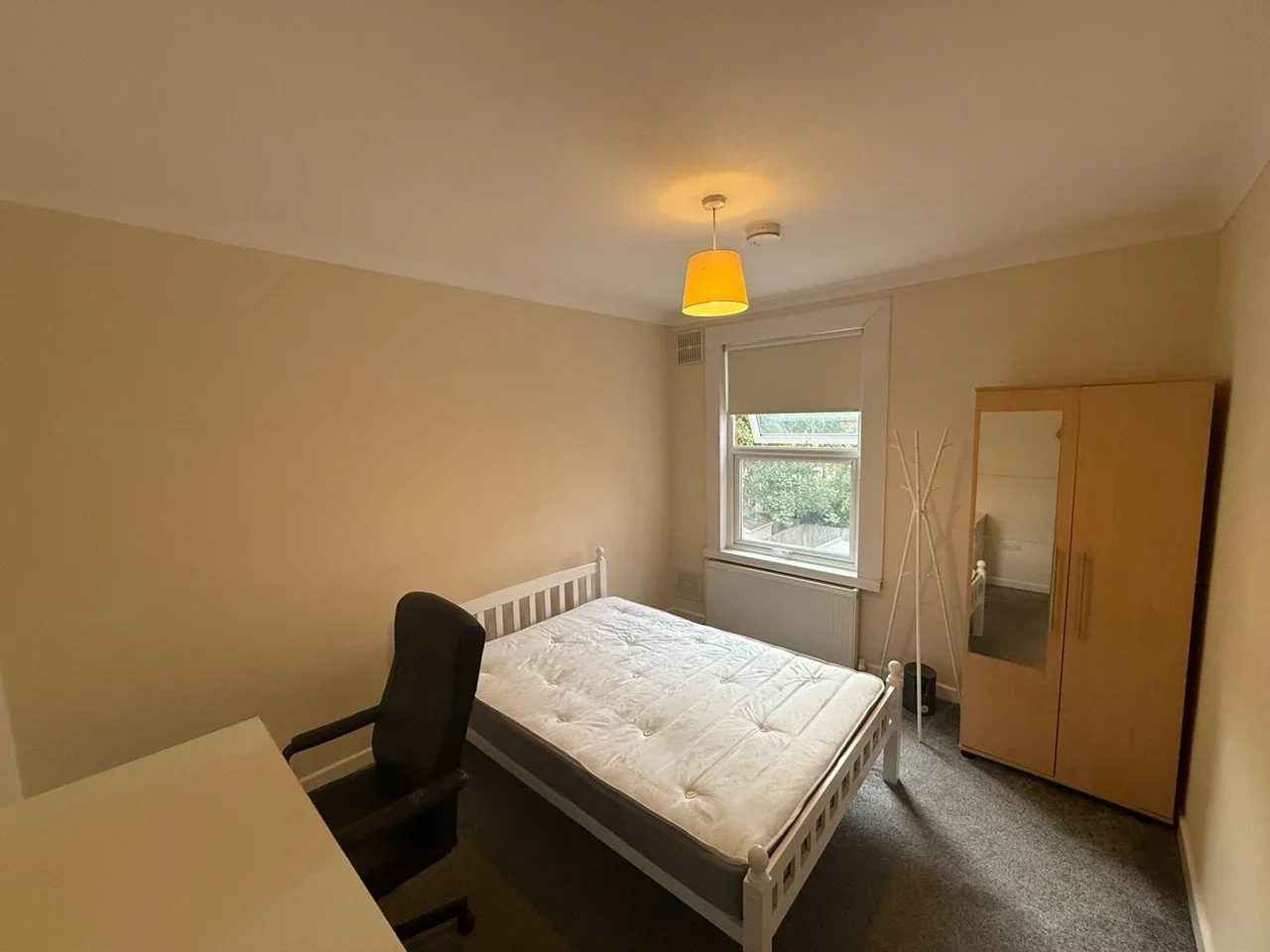 Room Babington Road in Greater London