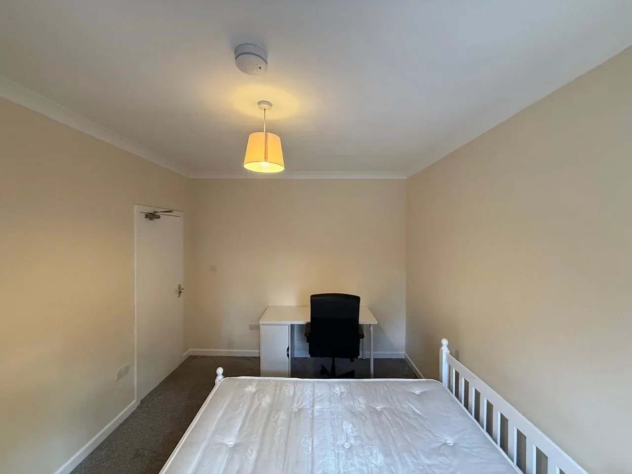 Room Babington Road in Greater London