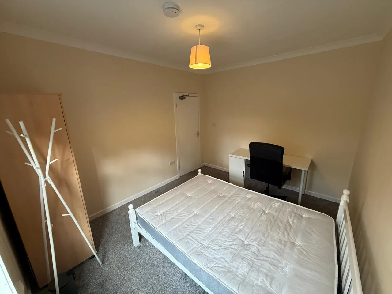 Room Babington Road in Greater London