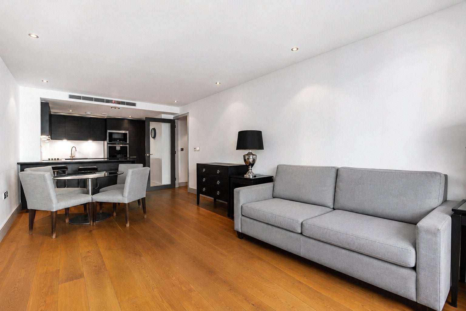 Flat Park Street in Greater London