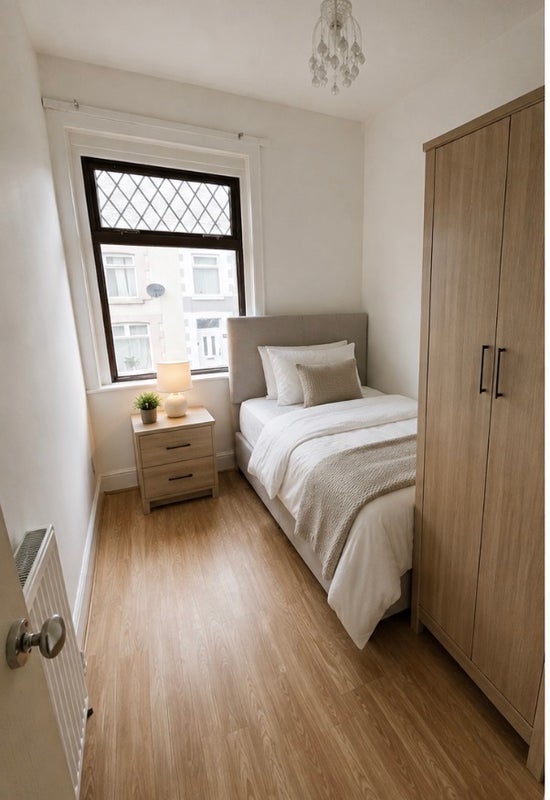 Room Thurston Road in Pontypridd