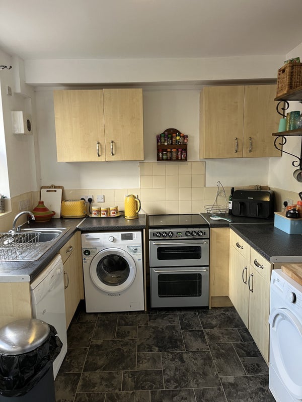 Room Kensington Court in Nottingham