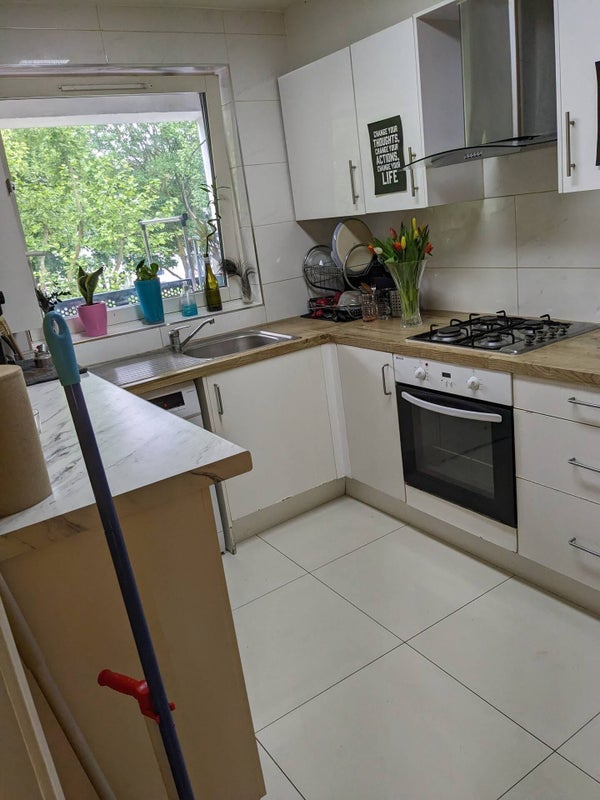 Room Roseberry Street in Greater London
