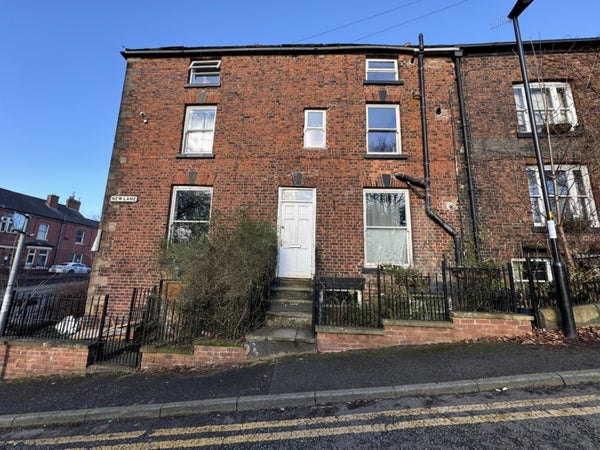 Flat Durnford Street in Middleton