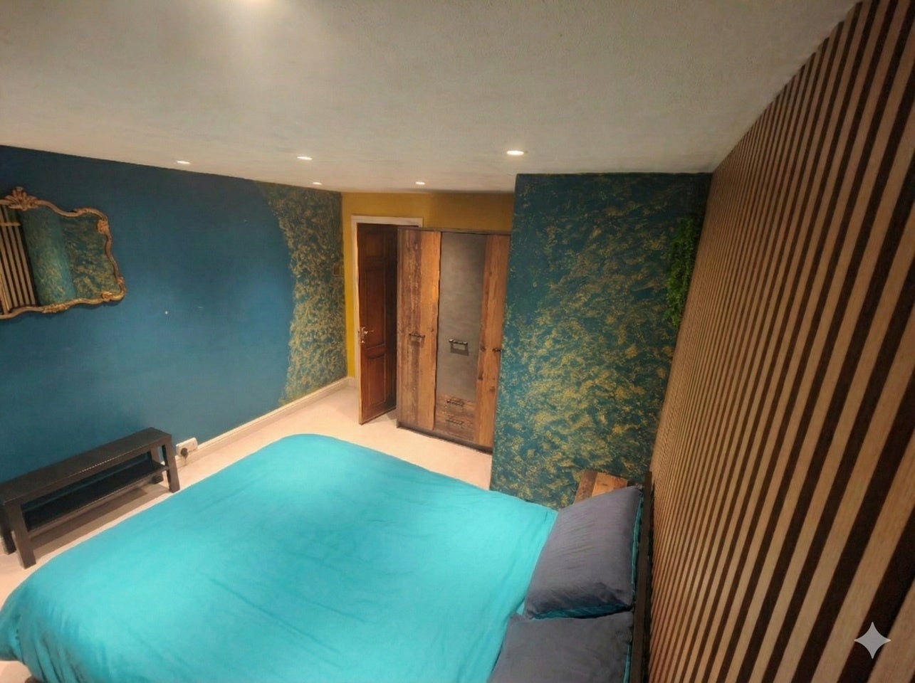 Room Whitefields Road in Broxbourne
