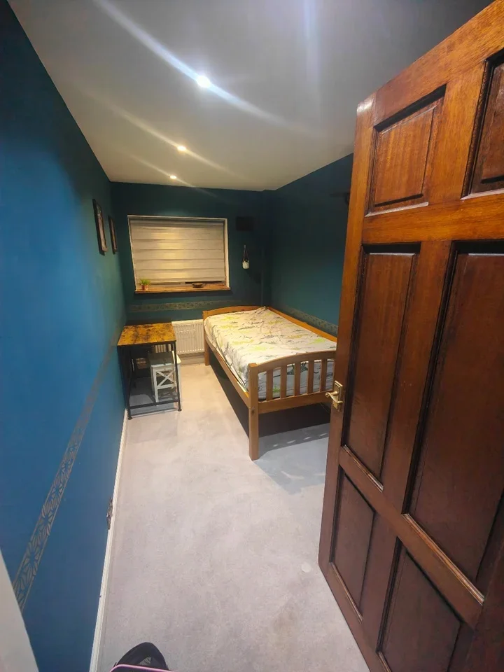 Room Whitefields Road in Broxbourne