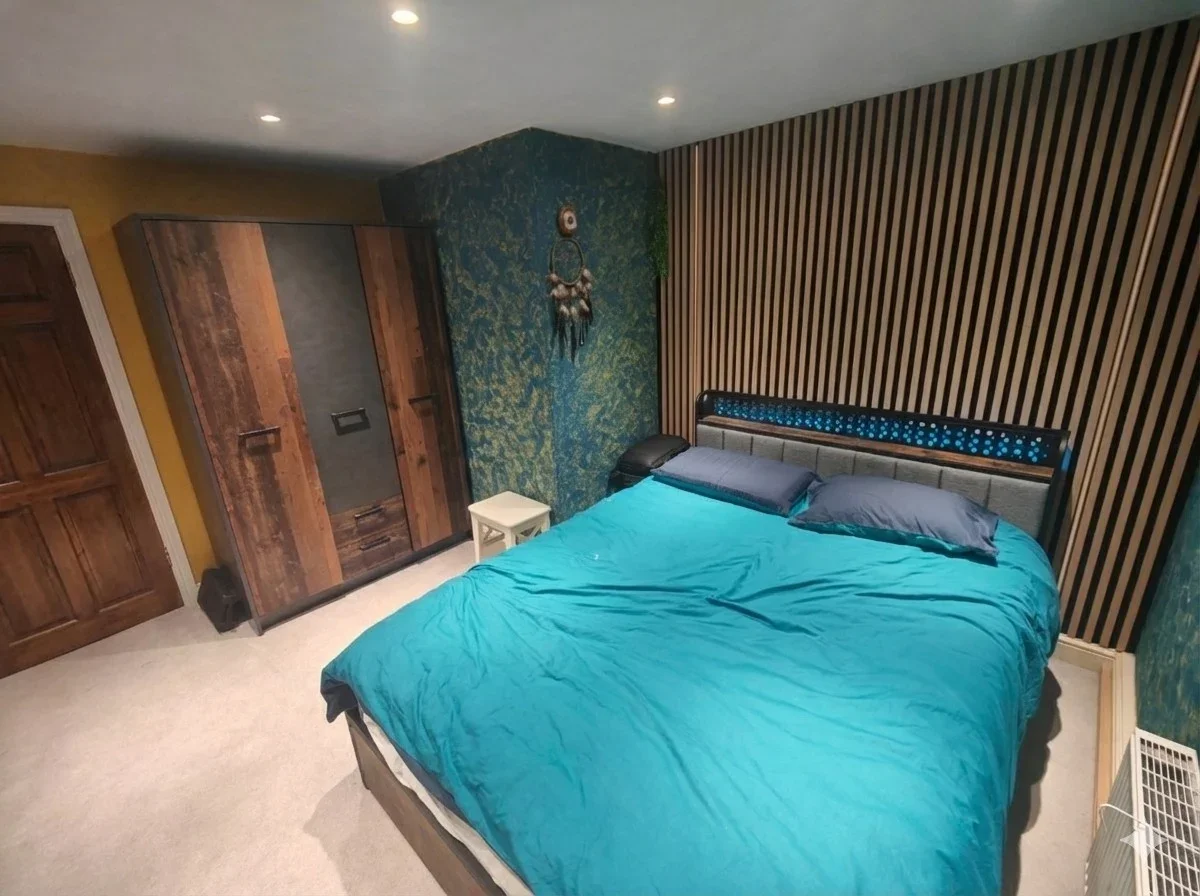 Room Whitefields Road in Broxbourne
