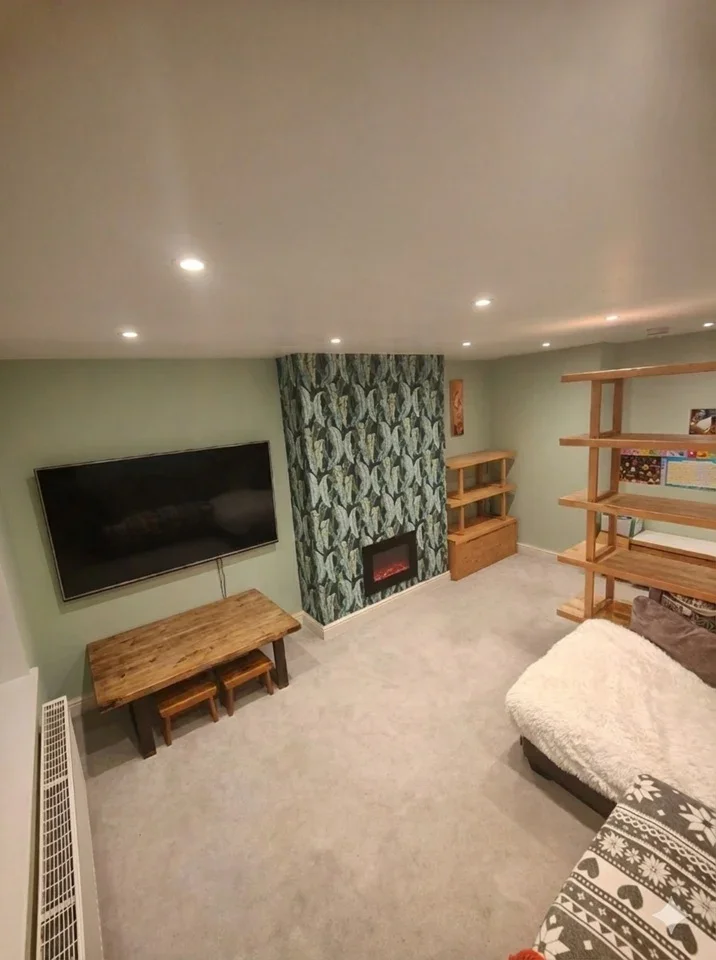 Room Whitefields Road in Broxbourne