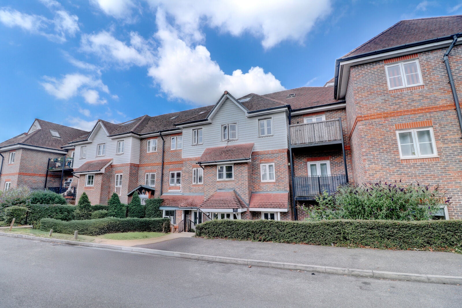 Flat Freer Crescent in Loudwater