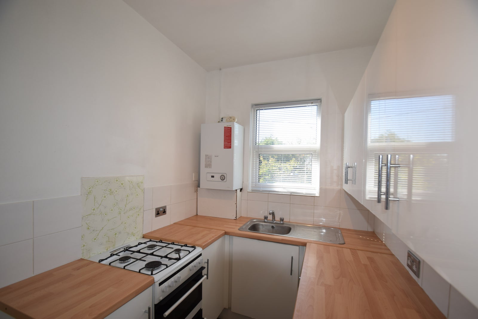 Flat Cossington Road in Southend-on-Sea