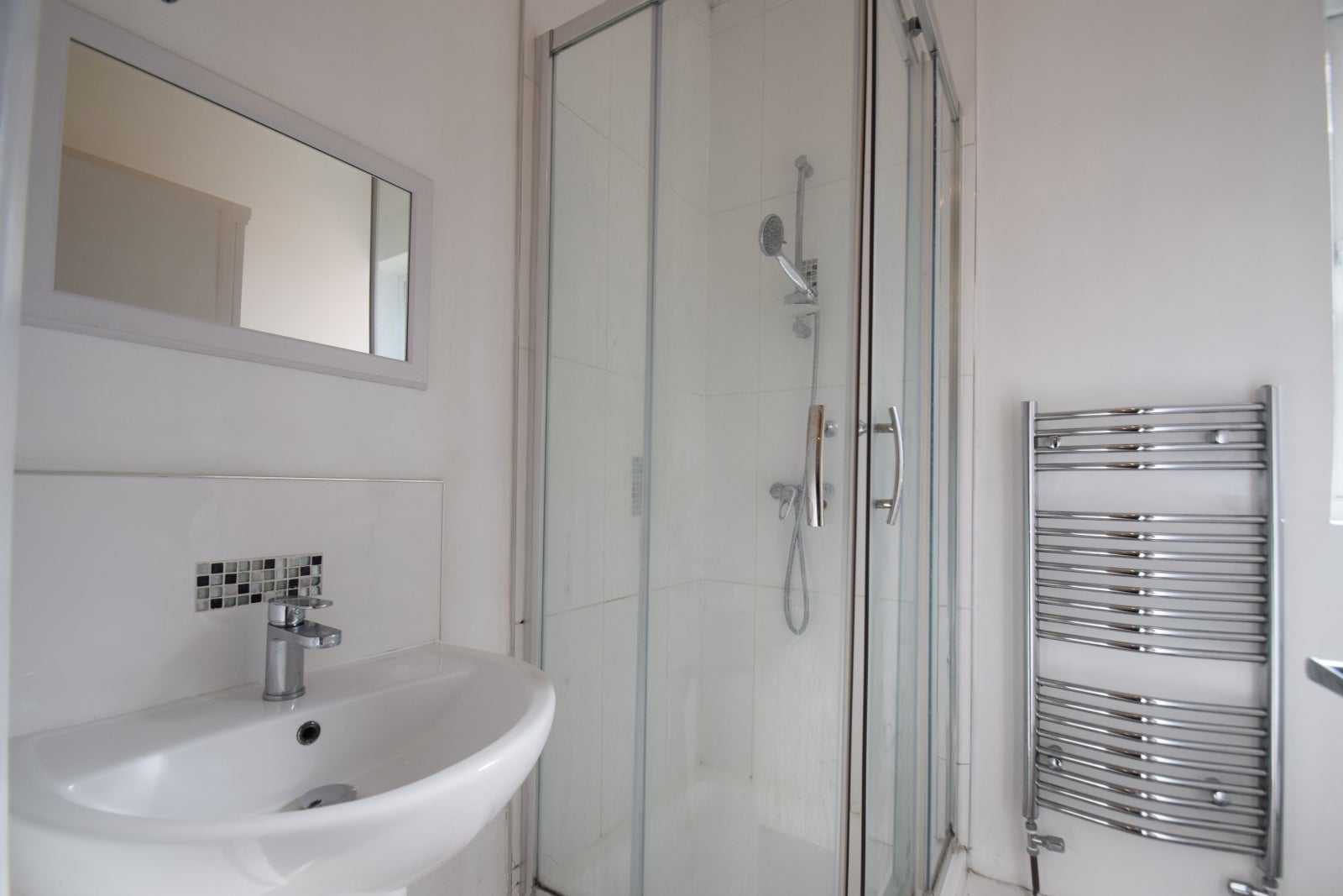 Flat Cossington Road in Southend-on-Sea