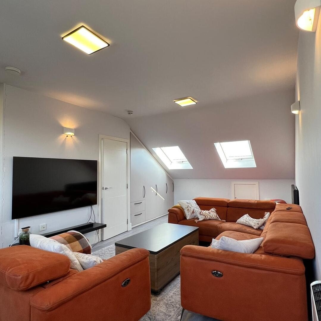 Flat Ballards Lane in Greater London